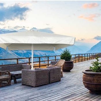 שמשיה צד מרובעת ענקית