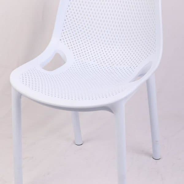 כסא פלסטיק יצוק צבע לבן